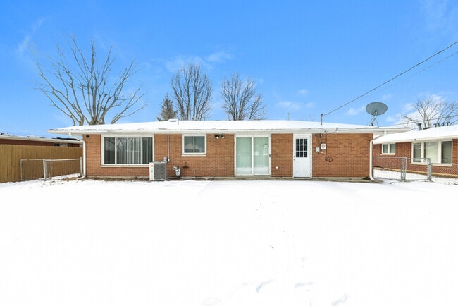 Building Photo - 261 Bellaire Dr
