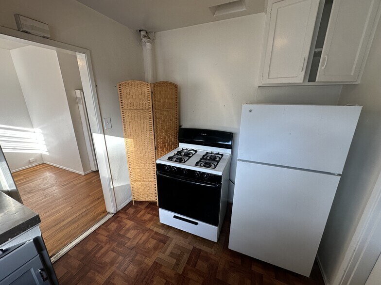 Building Photo - 2441 Silver Lake Blvd