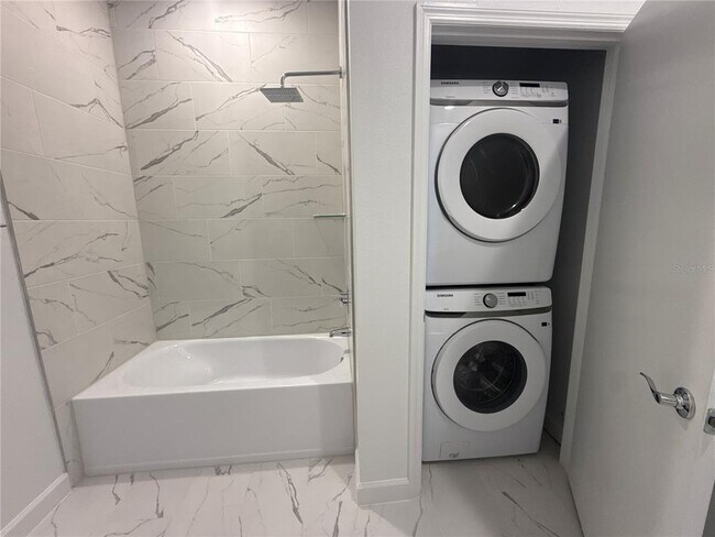 Building Photo - 420 Famagusta Dr