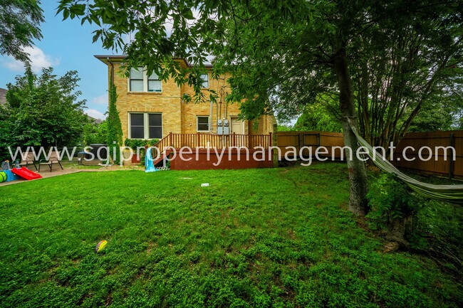 Building Photo - 902 S Oak Cliff Blvd