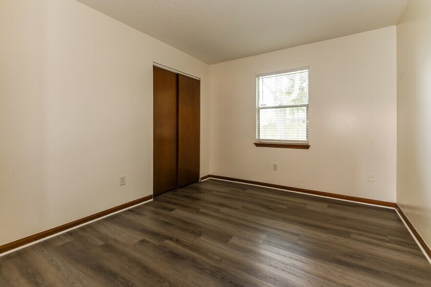 Building Photo - 10873 Hoof Print Dr