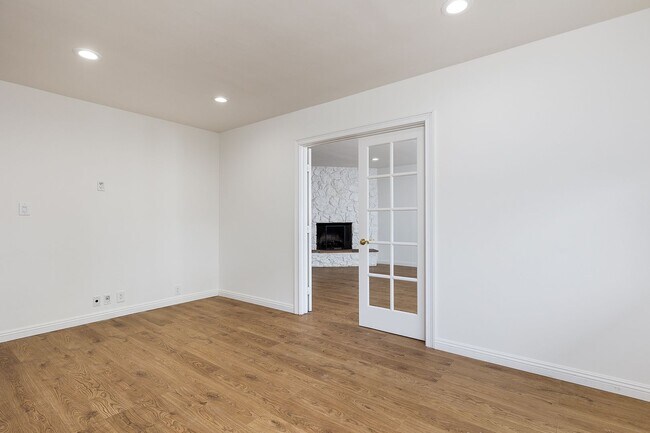 Building Photo - Spacious 2BR on Millionaire's Row!