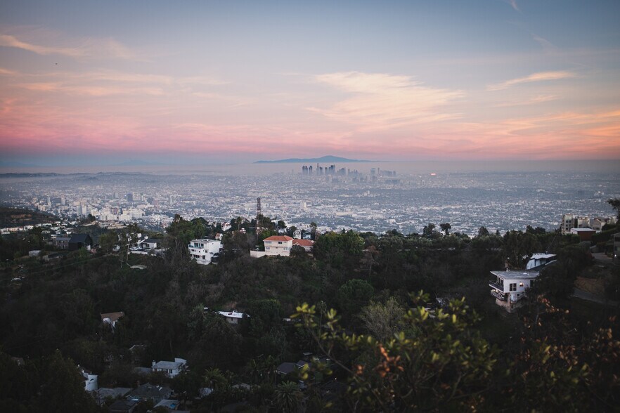 Building Photo - 2050 Cyprean Dr