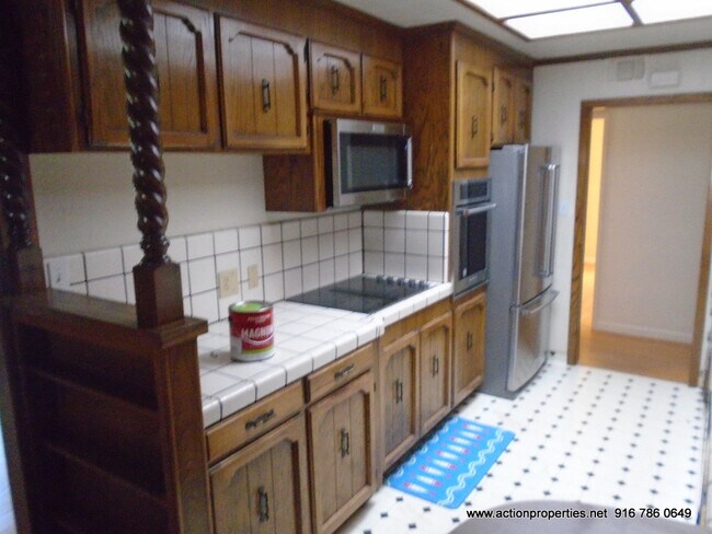 Building Photo - Central Roseville, Single Story Large Yard, Pool w/ Service 3 bedrooms, 2 baths,  1931sqft Gardne...