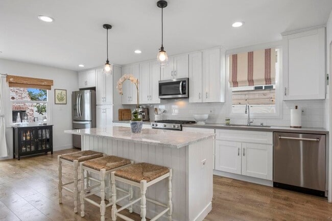 Building Photo - Charming 3 Bedroom, 2 Bath Craftsman Home ...