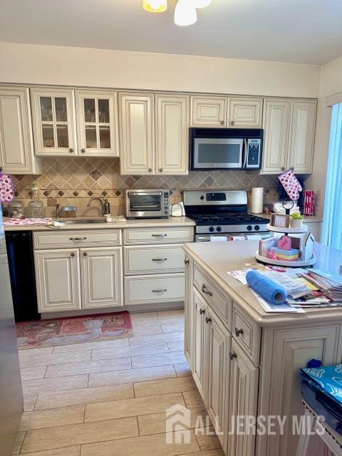 Building Photo - 32 Dogwood Dr