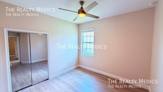 Building Photo - 4791 NE 125th Lp