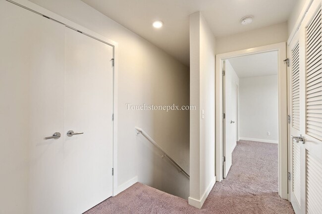 Building Photo - Contemporary 2 BD | 1.5 BA Apartment in The Heart of Northeast Portland
