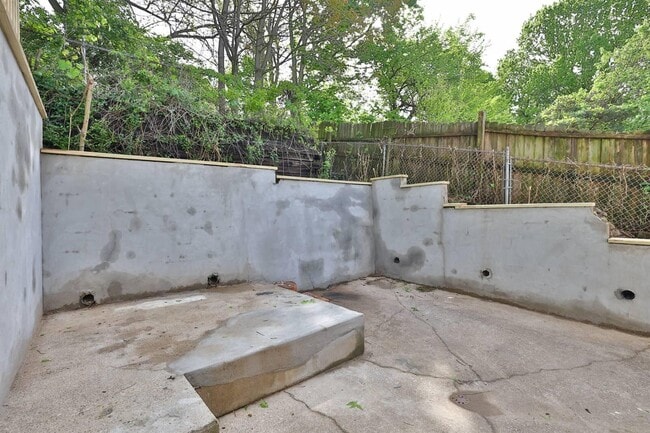 Building Photo - 252 Linden Ave