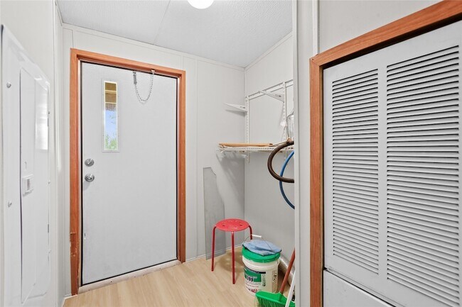 Building Photo - 22091 Bowden Dr