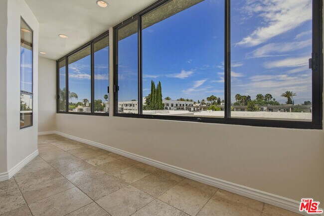 Building Photo - 4443 Ventura Canyon Ave
