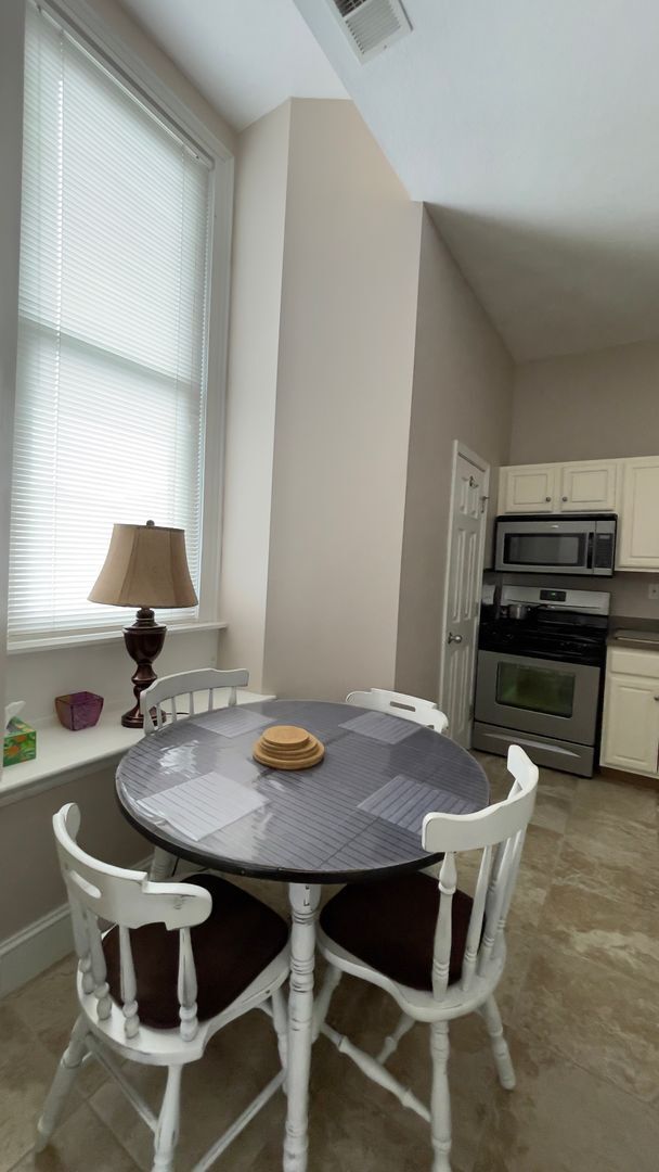 Building Photo - FURNISHED DOWNTOWN CONDO
