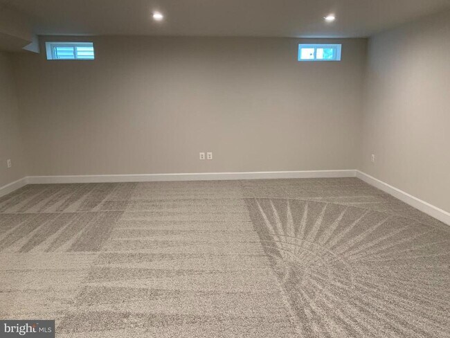 Building Photo - 150 Boxelder Dr