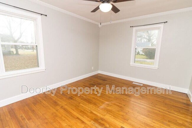 Building Photo - 210 S Lovell Ave