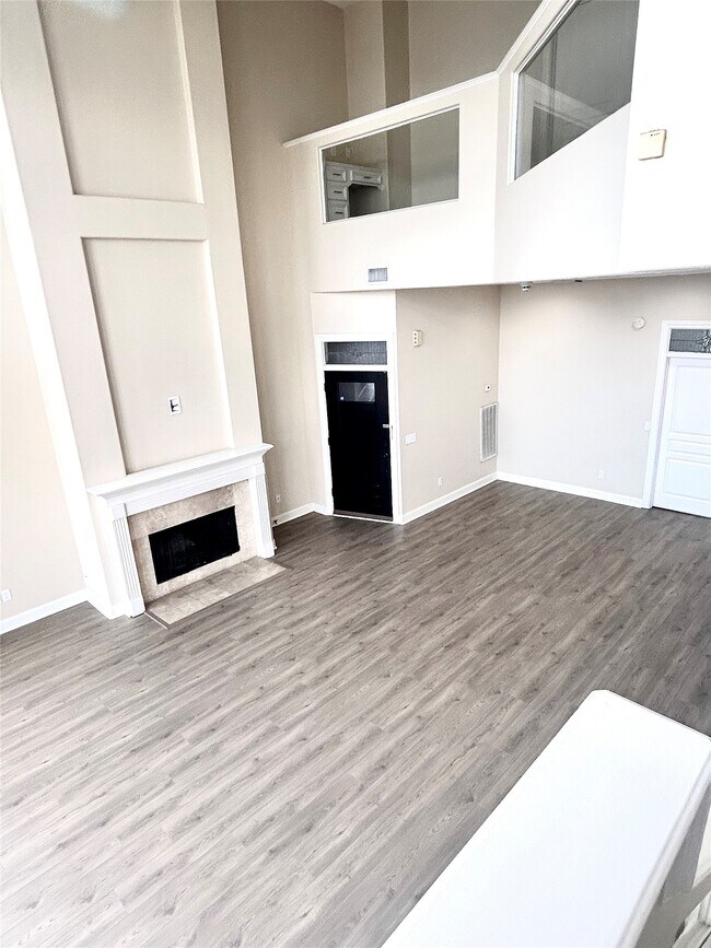 Building Photo - 807 Kipp Ave