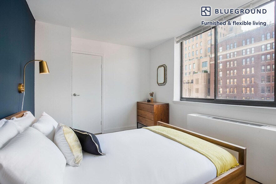 Building Photo - 250 W 19th St