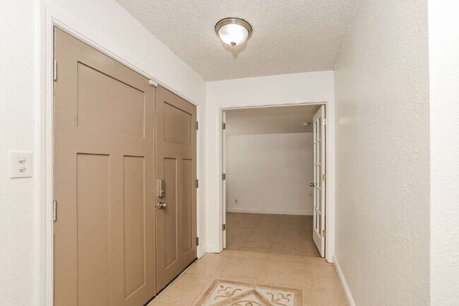 Building Photo - 2810 Devon Way