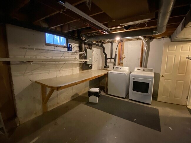 Building Photo - 55 Montague Rd