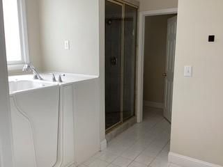 Building Photo - 402 Woodbrook Ct