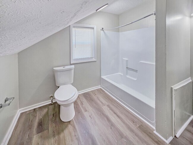 Building Photo - Beautifully Renovated 4 Bedroom Home in th...