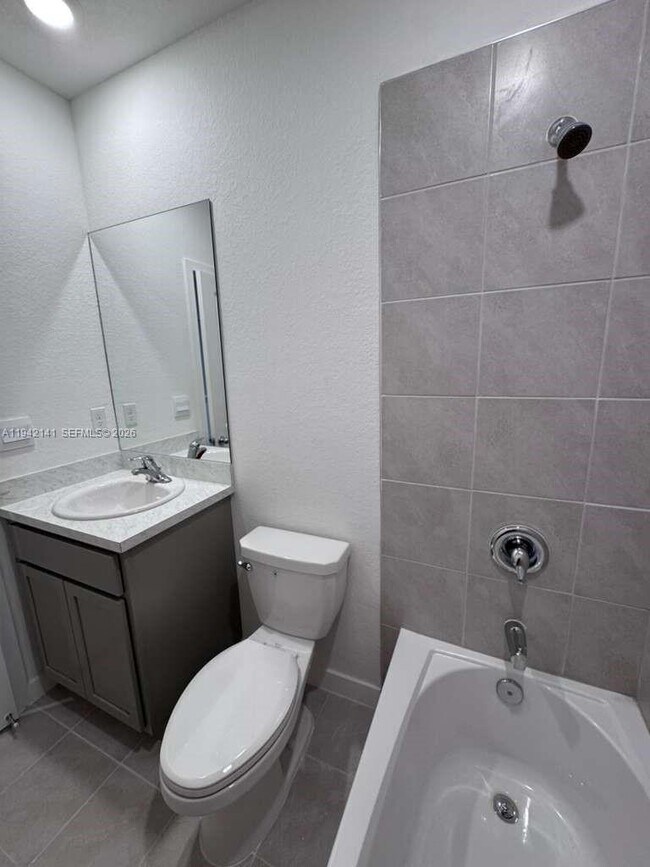 Building Photo - 15490 NE 3rd Ave