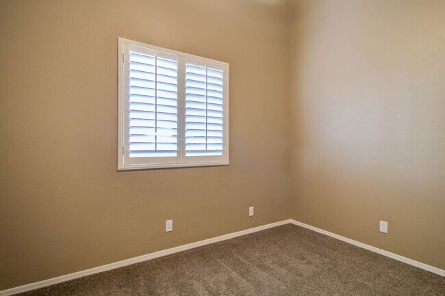 Building Photo - 1224 W Boxelder Cir