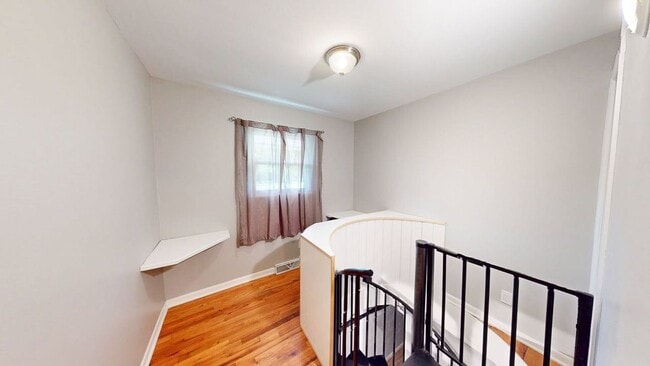 Building Photo - 32 Marion St