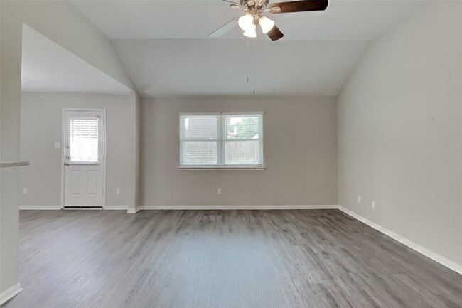Building Photo - 2815 Fox Mountain Dr