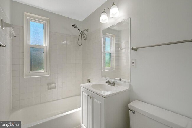 Building Photo - 206 N Trenton St