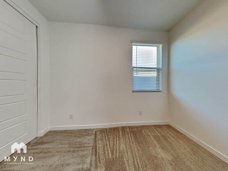 Building Photo - 19353 W Elm St