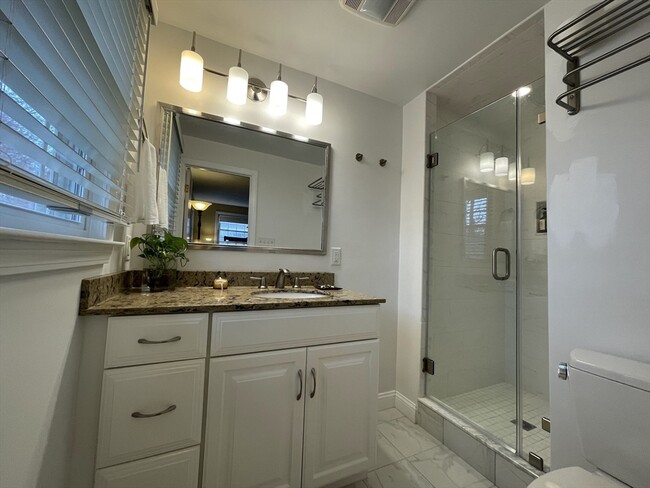 Building Photo - 2 Barrett Rd