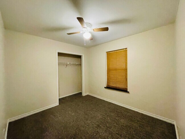 Building Photo - Recently remodeled home