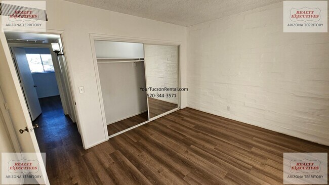 Building Photo - Fort Lowell & Campbell area Condo - 2 Bedrooms & 1.5 Bathrooms