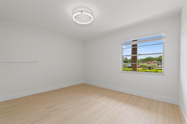 Building Photo - 1300 SW 124th Terrace