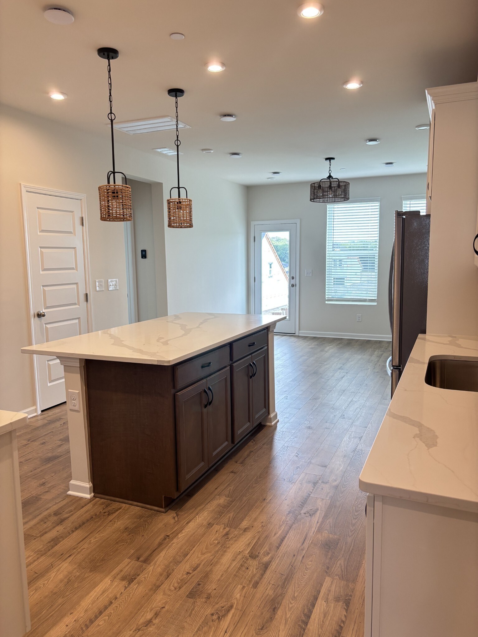 Building Photo - 607 Club View Way