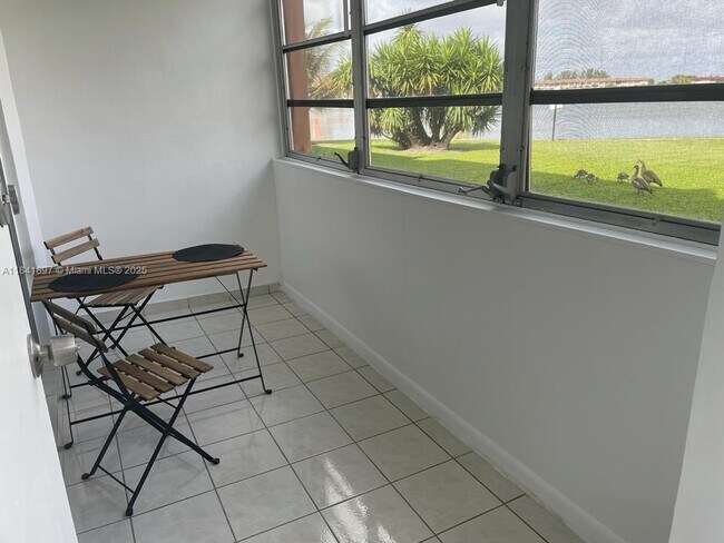 Building Photo - 1591 NE Miami Gardens Dr