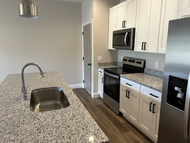 Building Photo - 1 BEDROOM 1 BATH APARTMENT WITH GARAGE FOR RENT AT CYPRESS RIDGE