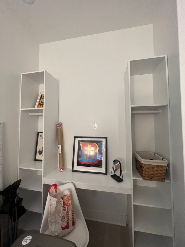 Building Photo - New Renovated 5bd/2ba Near Campus with Shared Pool! Available for 18 month lease