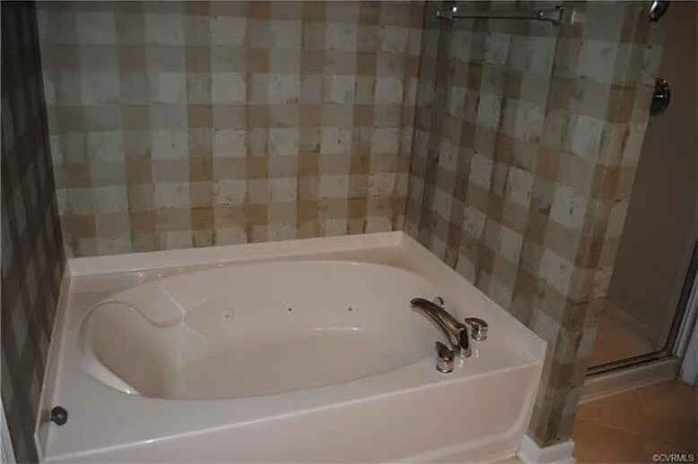 Building Photo - 801 Parkland Pl