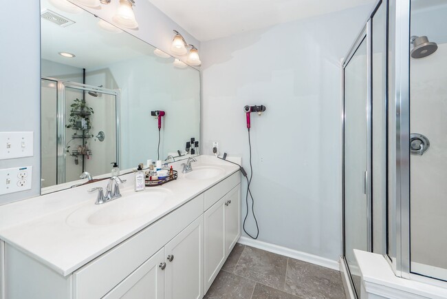 Building Photo - 3 Bedroom 2.5 Bath Single Family Home in W...