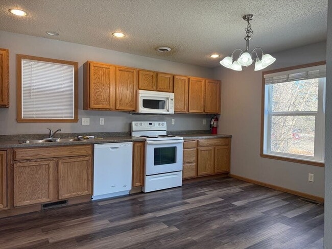 Building Photo - 819 5th St S