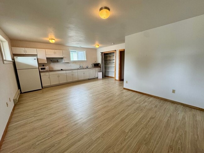 Building Photo - Ocean Park 2-Story Home, Deck with Views, Separate Living Spaces