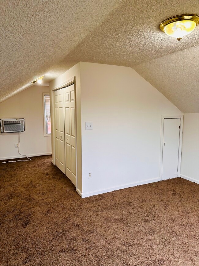 Building Photo - 18071 Albion Ave