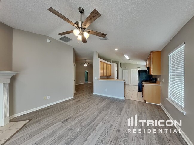 Building Photo - 11707 Deep Springs Dr N