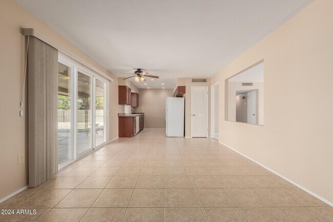 Building Photo - 10214 W Burns Dr