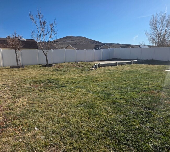 Building Photo - Beautiful Fernley home