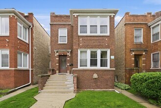 Building Photo - 5039 W Cullom Ave