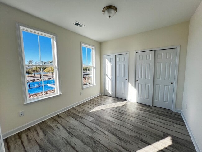 Building Photo - Stunning, two-bedroom townhome now available in Market Common!