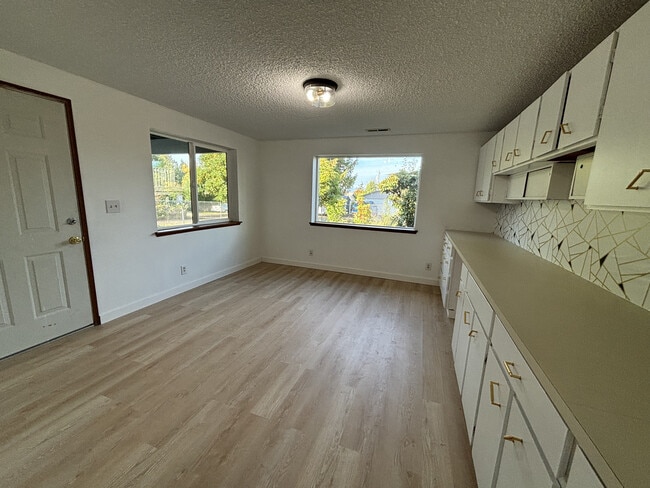 Building Photo - 3257 Halverson Ave