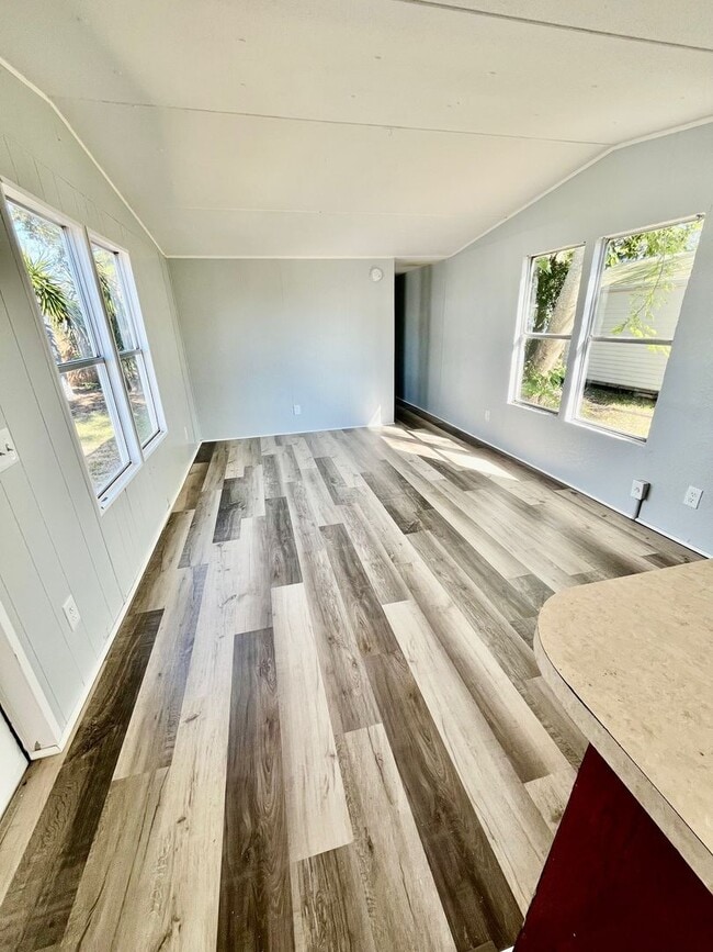 Building Photo - NICE 2BR/1BA Auburndale Mobile Home! NO AP...